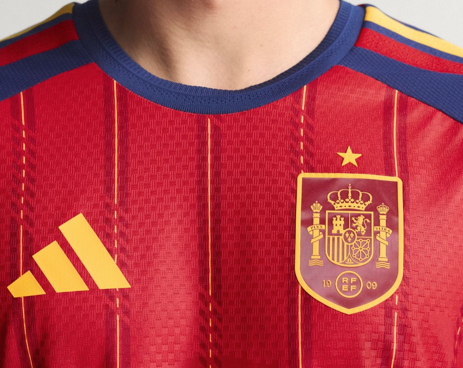 Espagne Extérieur 26/27 — vue 3